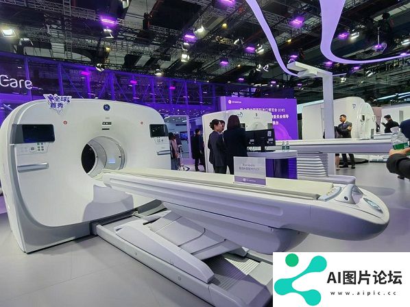 实探第七届进博会医疗器械展区 首秀首展频现 “AI+医疗”产品吸睛