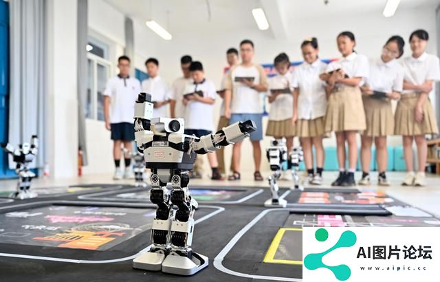 人工智能进校园 点亮学生科学梦