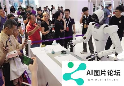 大模型“点睛” 人形机器人加速“进化”