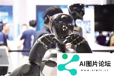 大模型“点睛” 人形机器人加速“进化”