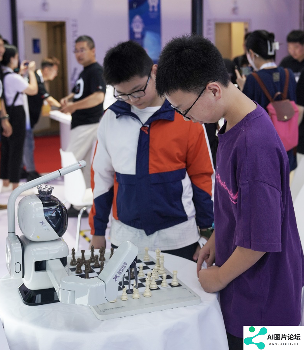 首个家庭国际象棋机器人来了！抓鹌鹑蛋都不会破