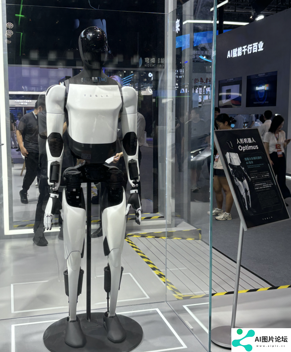 实探人工智能大会：人形机器人走进现实，大模型公司也要开始卷应用了｜WA……
