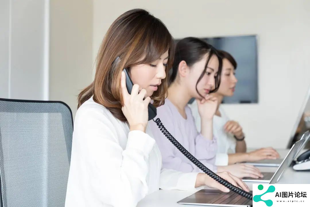 为避免员工「Manner化」，好些大公司都在尝试用 AI 来「缓冲」工作所带来的情绪冲击
