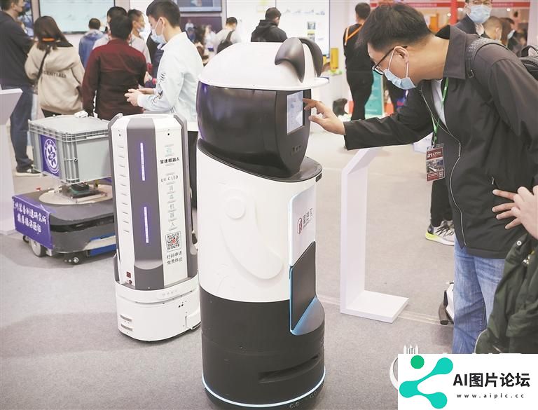 AI双刃剑：便利与隐忧交织，当AI从实验室走入菜市场、写字楼、手术室，一场关乎效率与安全的技术革命已按下快进键